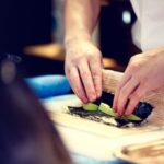 Por que não é comum vermos mulheres chefs de sushi no Japão?
