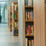 Ataque a faca em biblioteca deixa três feridos