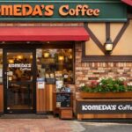 Aviso sobre funcionários estrangeiros em cafeteria Komeda’s Coffee viraliza e causa polêmica online