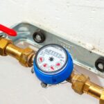 Dois homens são presos por roubar medidores de água em apartamentos