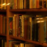 Professor no Japão é investigado por vender livro doado para escolas no Mercari