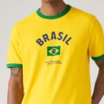 Camiseta do Brasil inspirada na bandeira ganha destaque em coleção da Levi’s